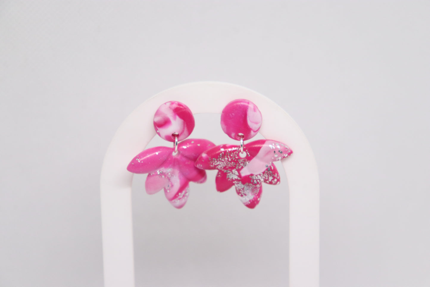 Fuchsia oorbellen lotus