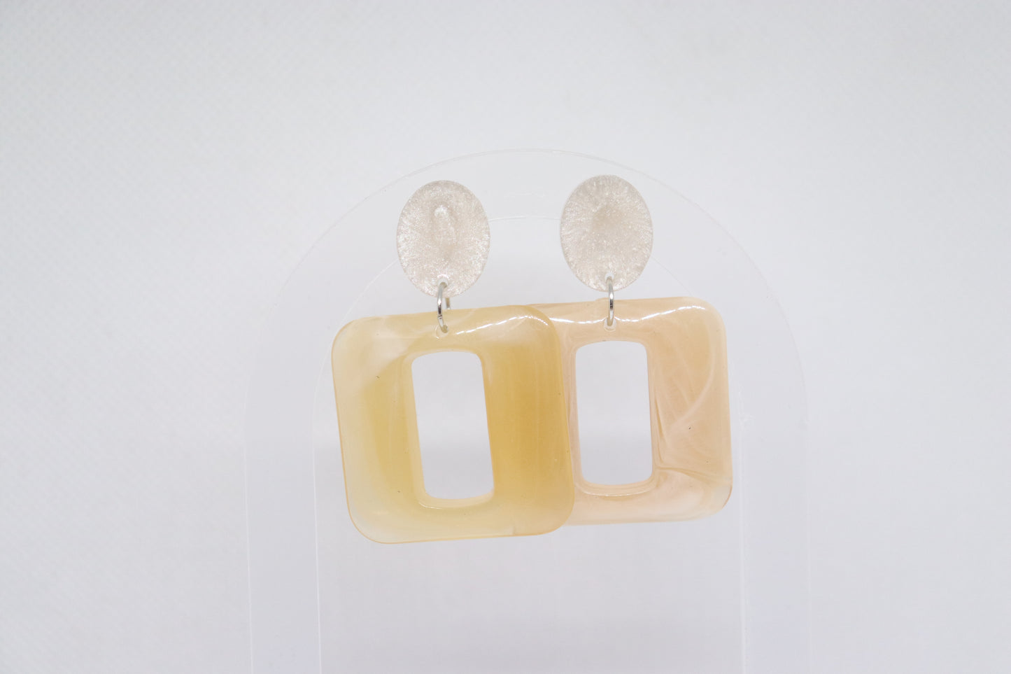 'Lola' vierkante oorbellen Ivoor