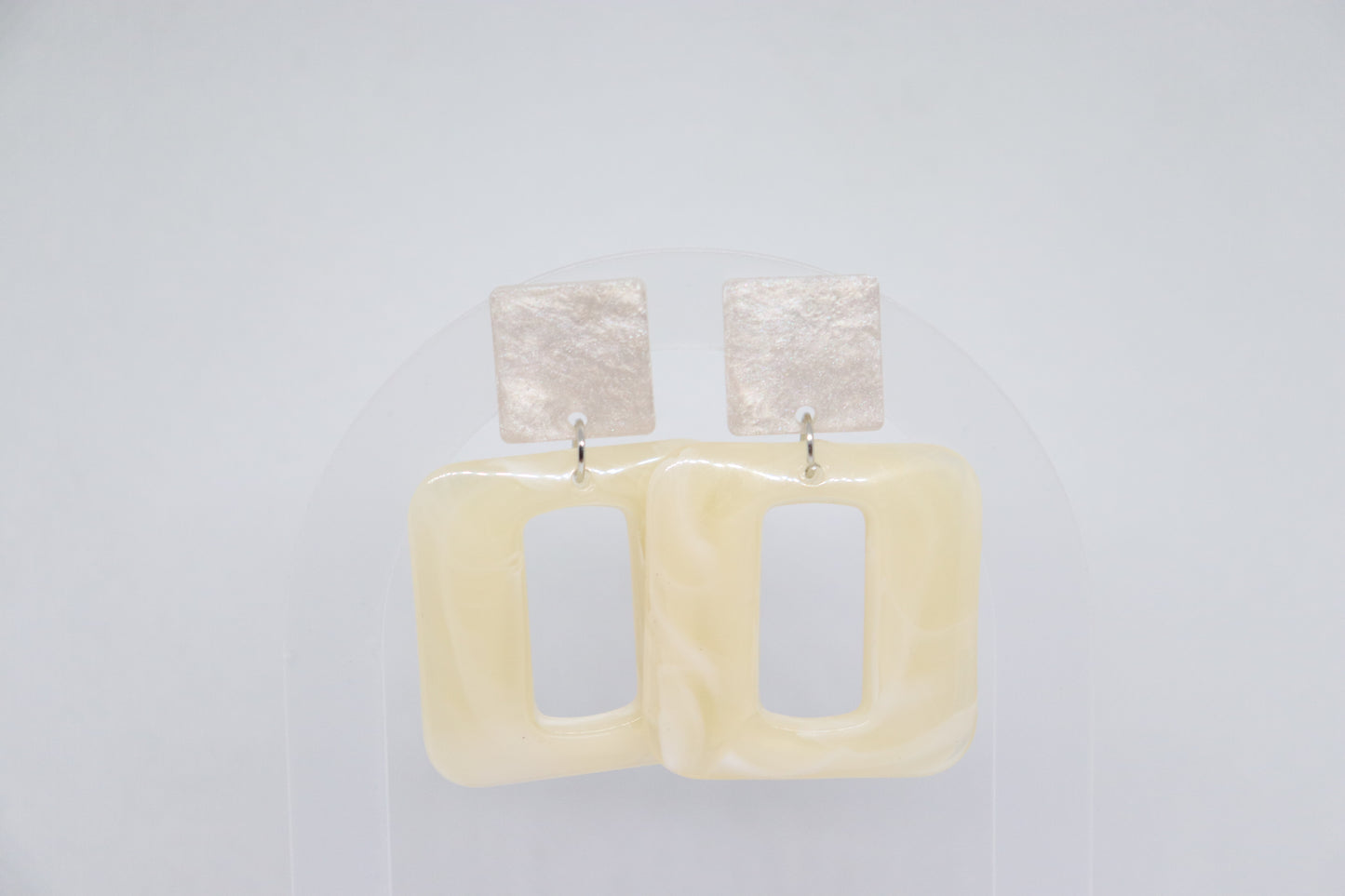 'Lola' vierkante oorbellen Ivoor