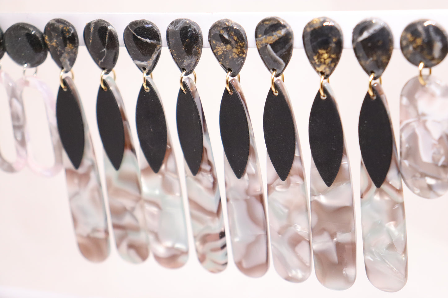 Zwart grijze oorbellen Anastasia