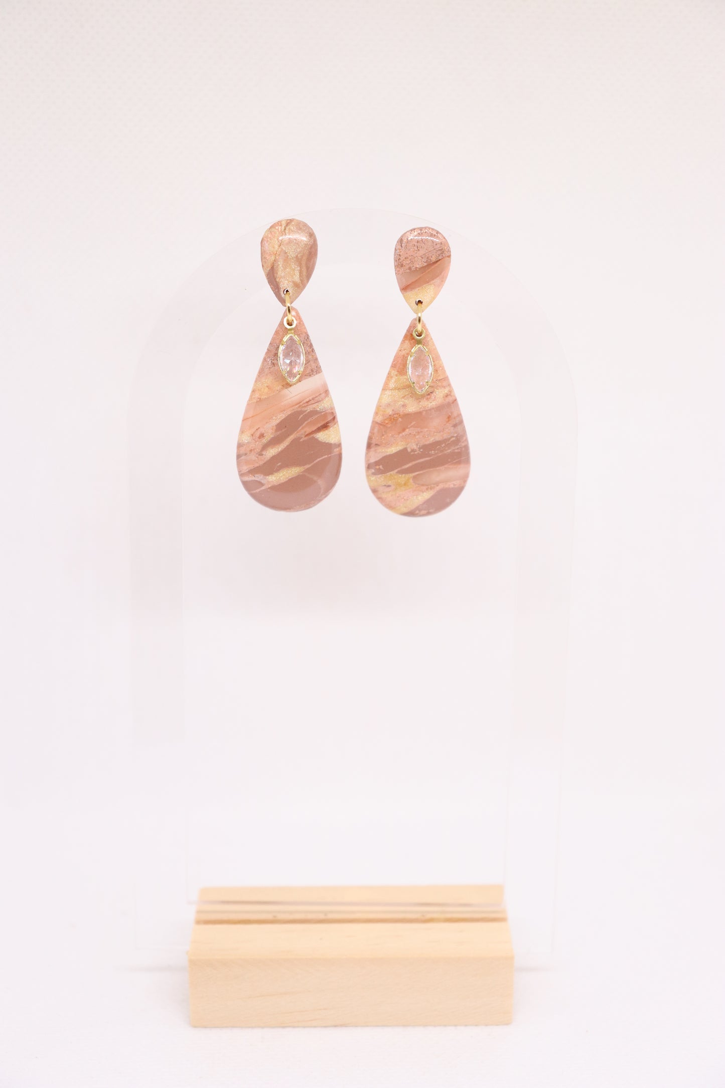 Beige drop oorbellen