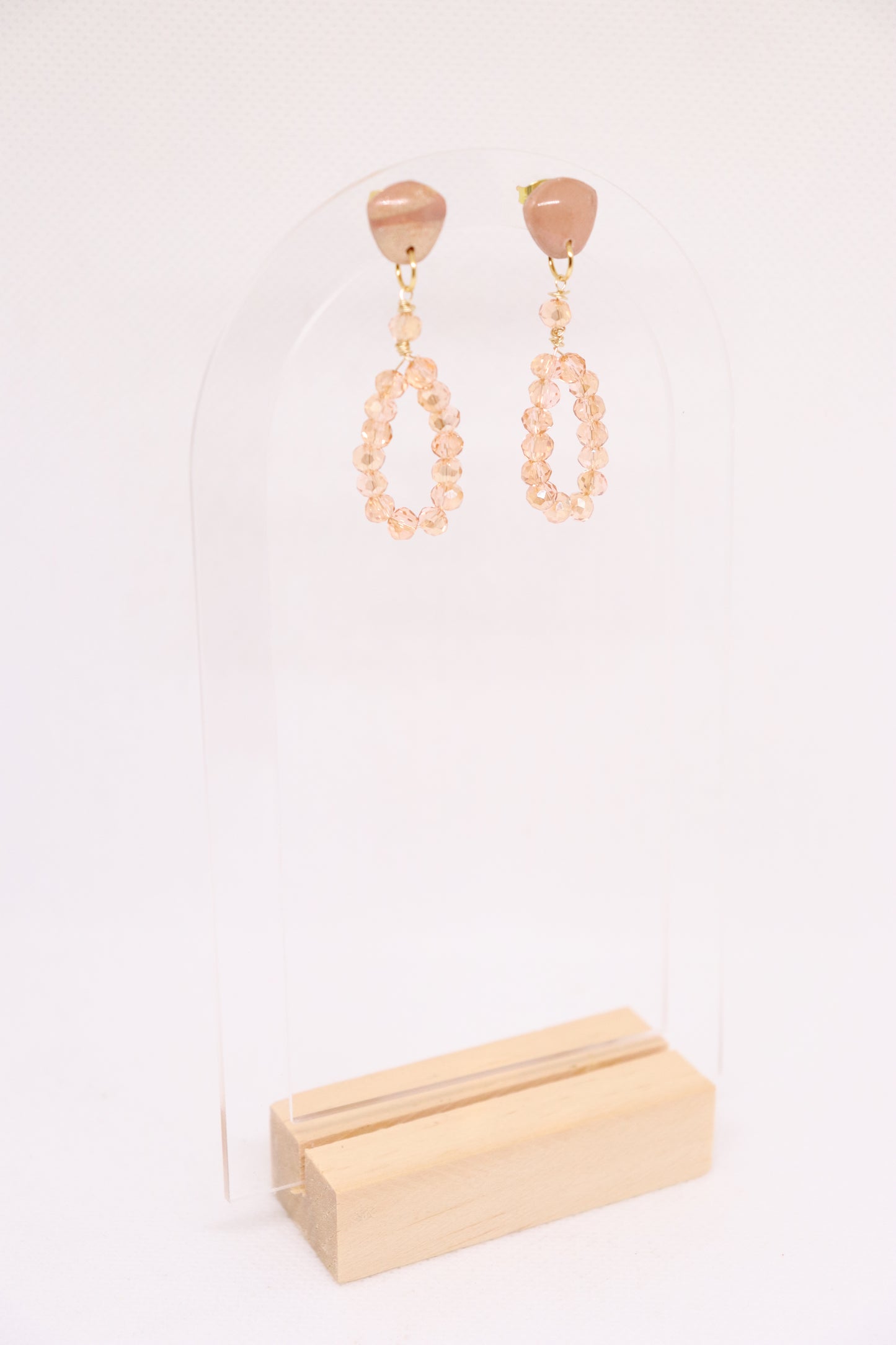 Beige oranje bon bon oorbellen