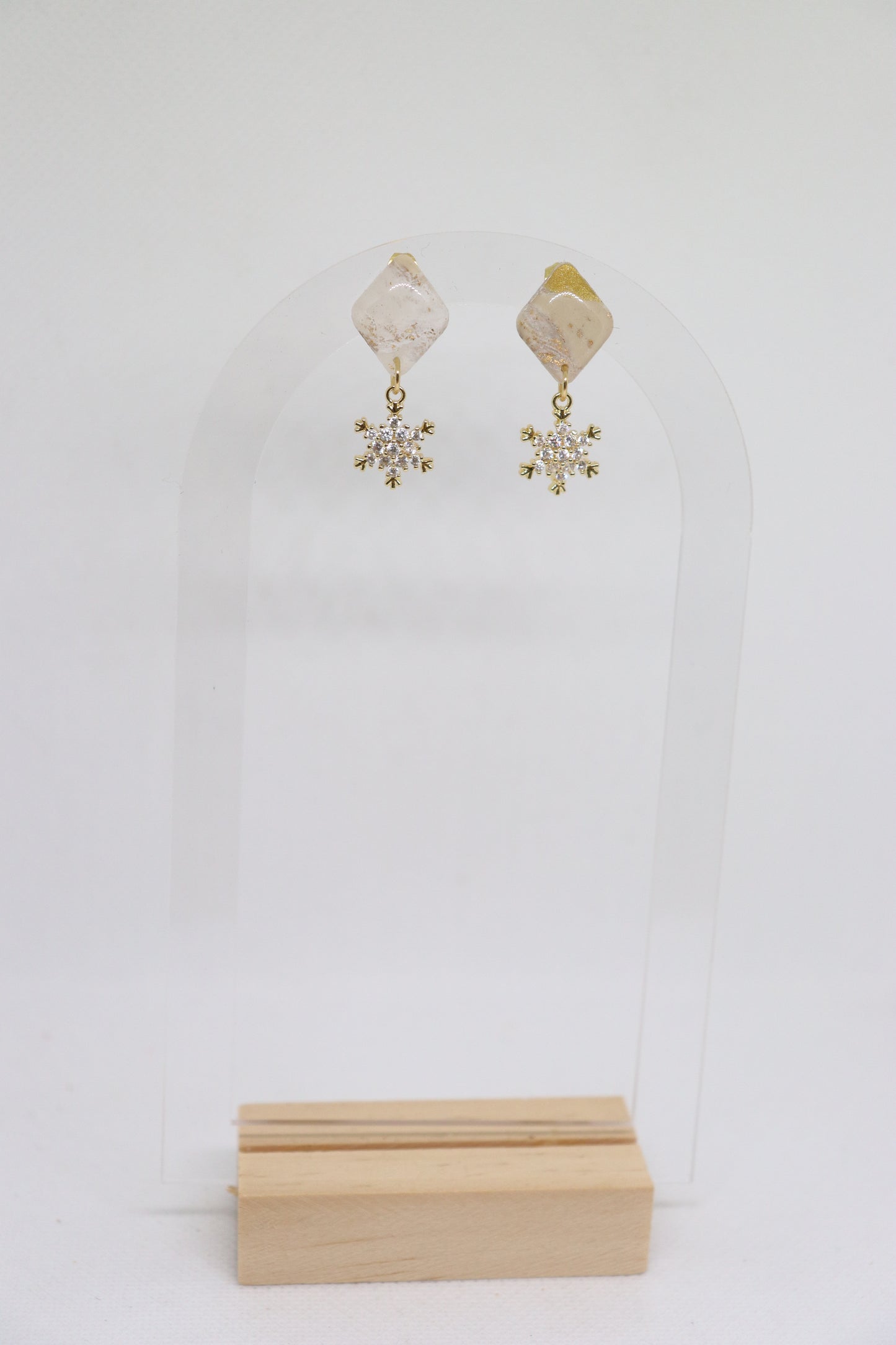 Beige gouden oorbellen Snow