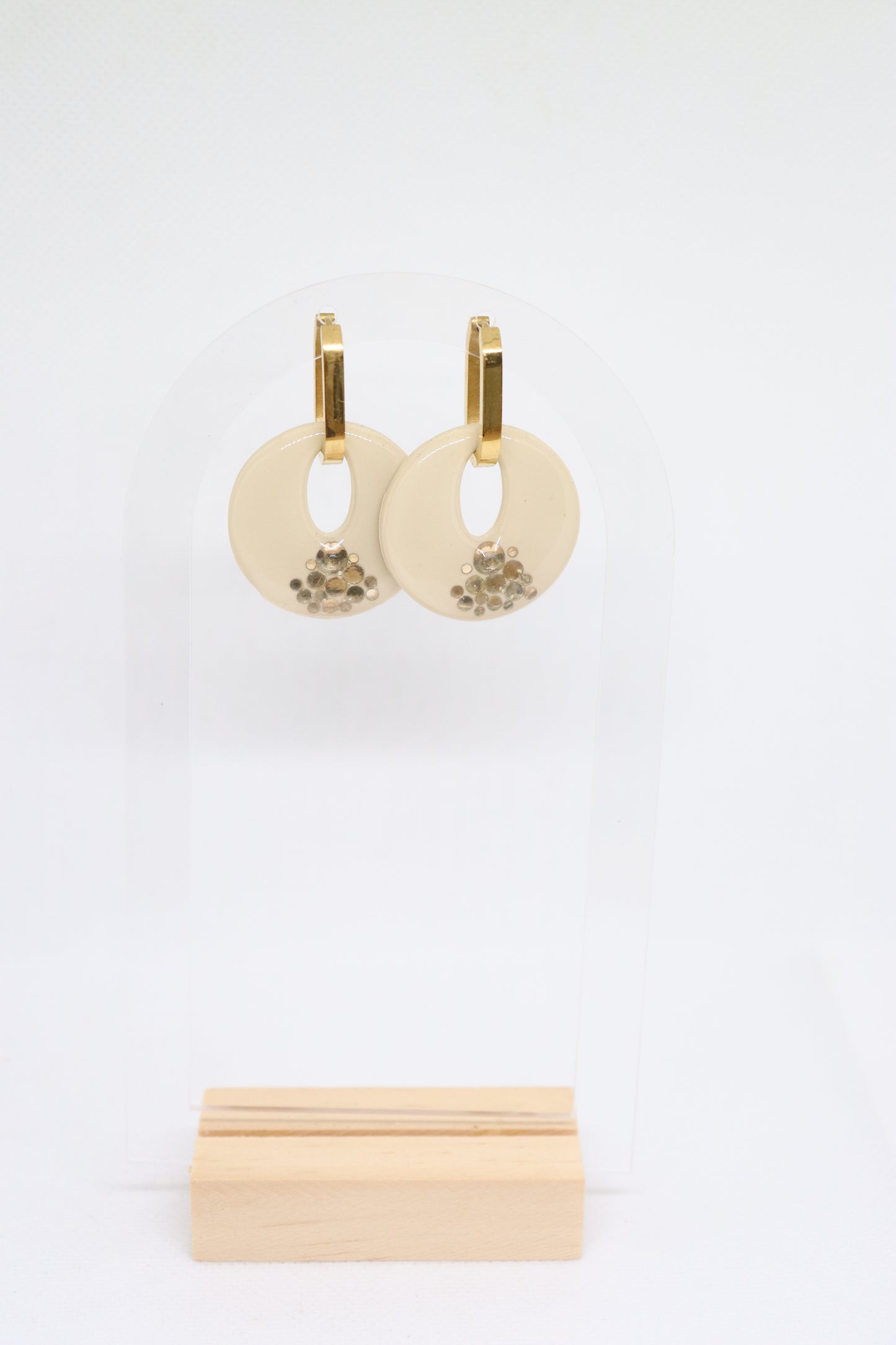 Beige oorbellen Planamar