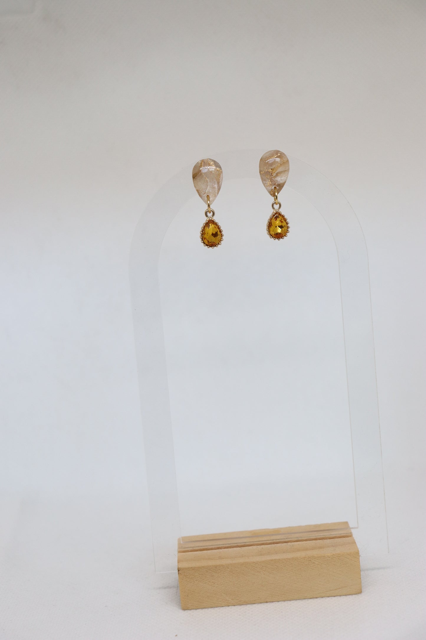 Beige oorbellen Ruby