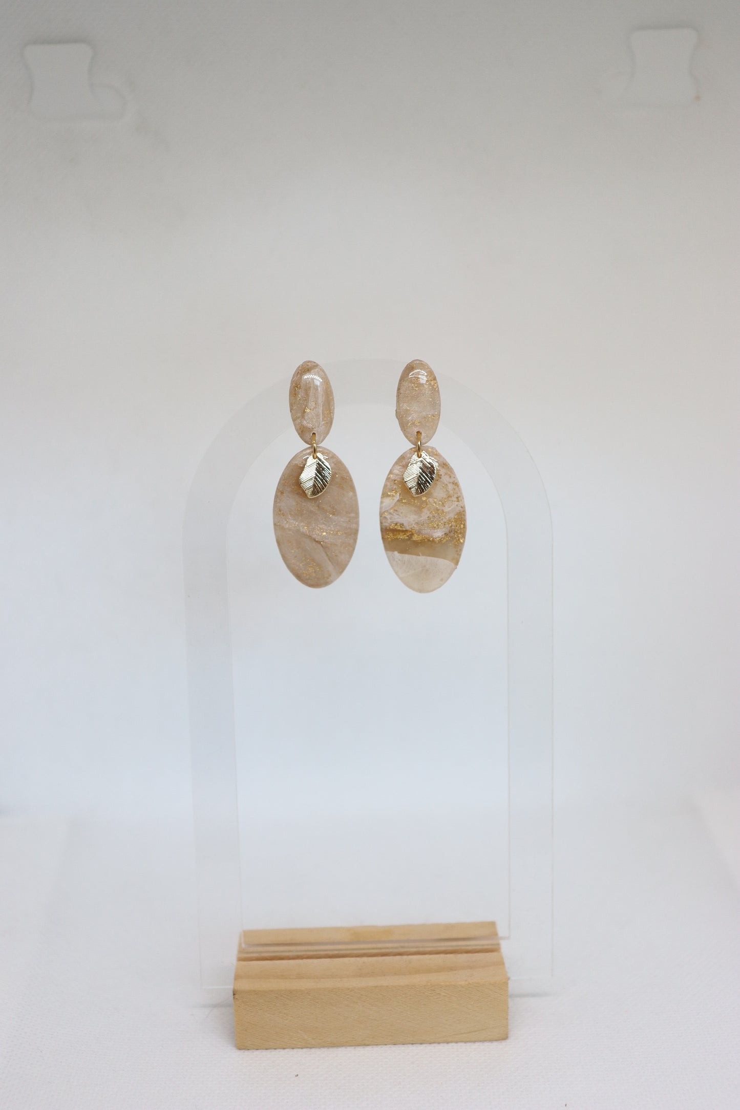 Agnes oorbellen beige