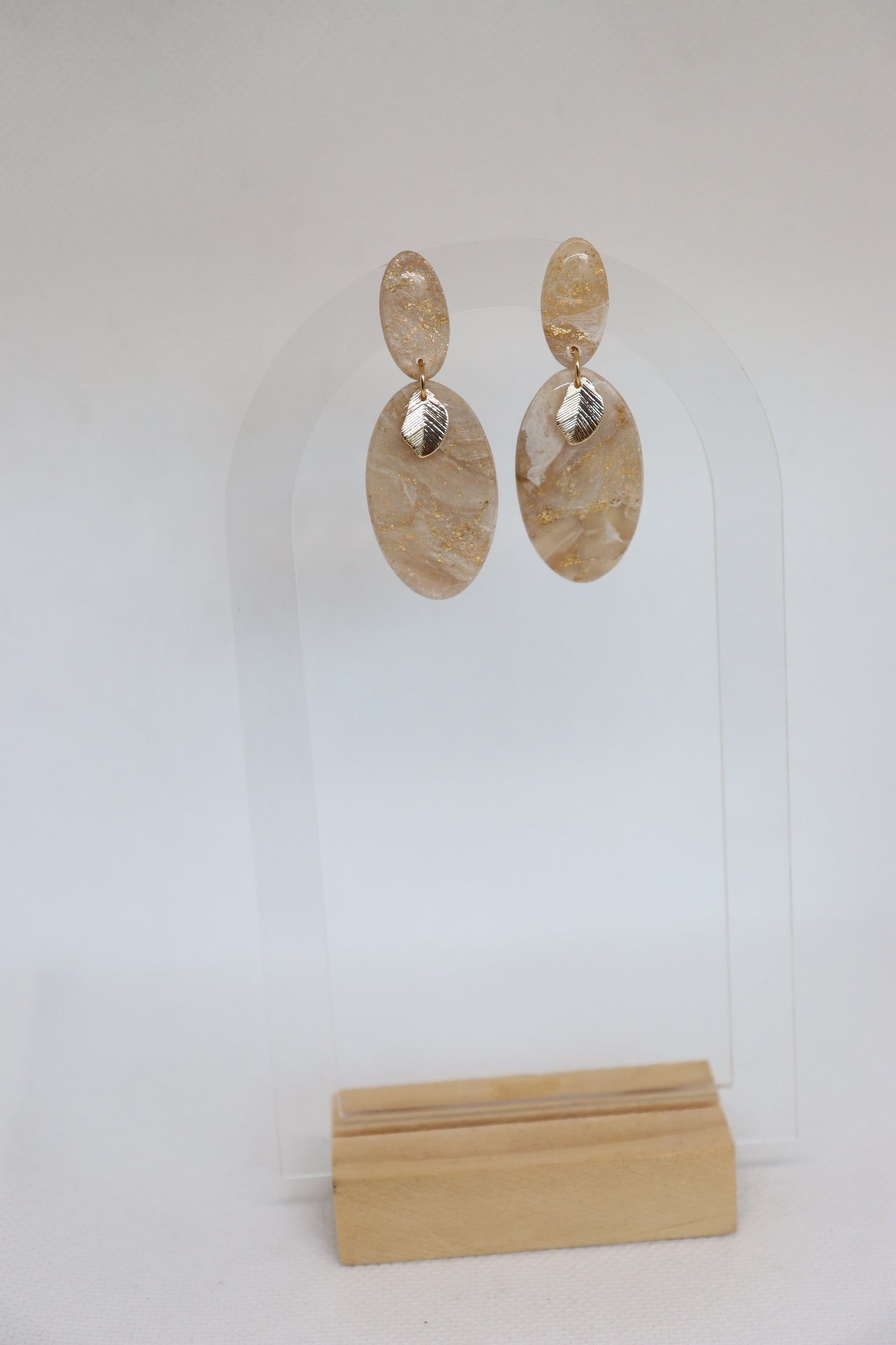 Agnes oorbellen beige