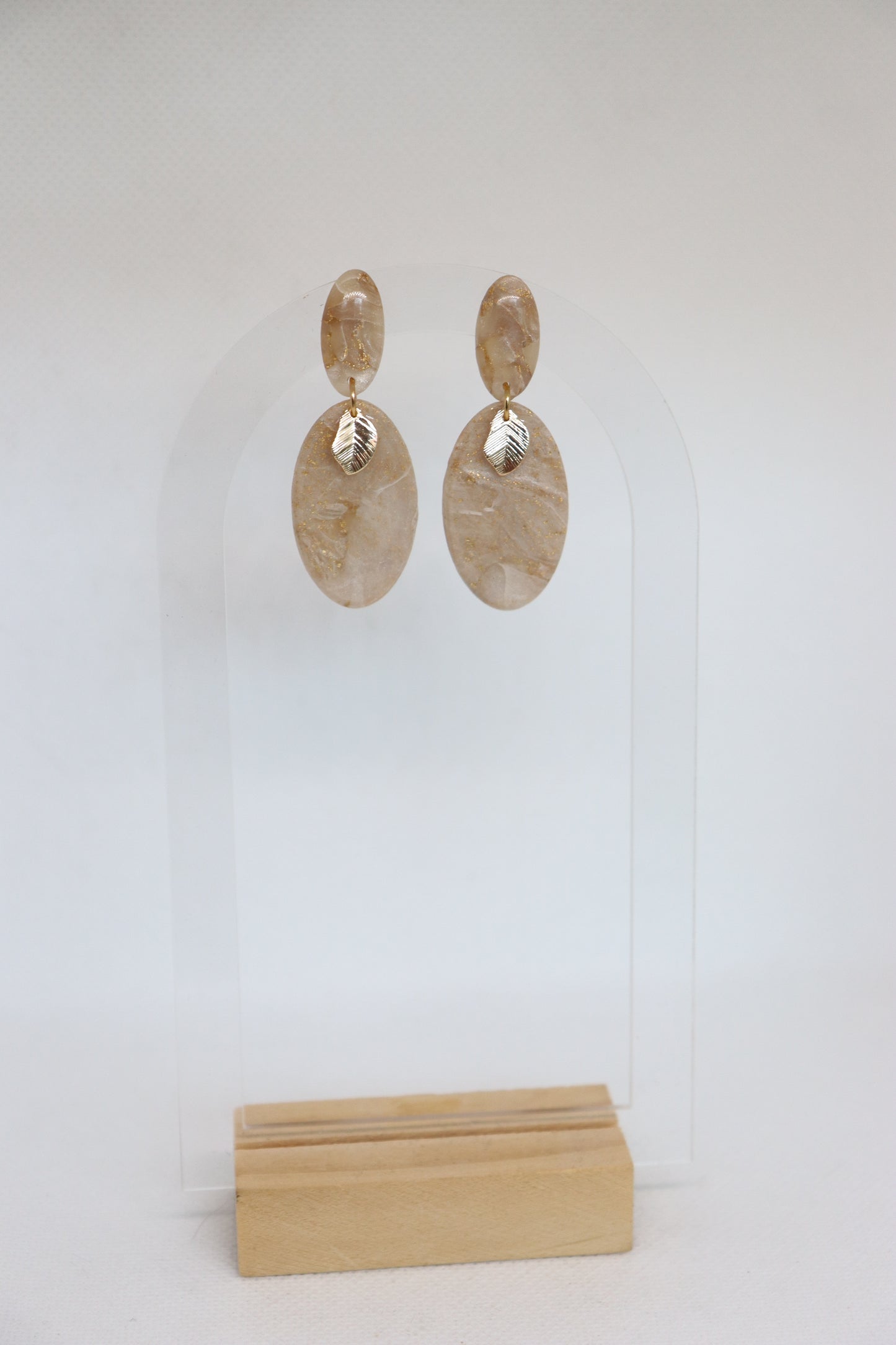 Agnes oorbellen beige