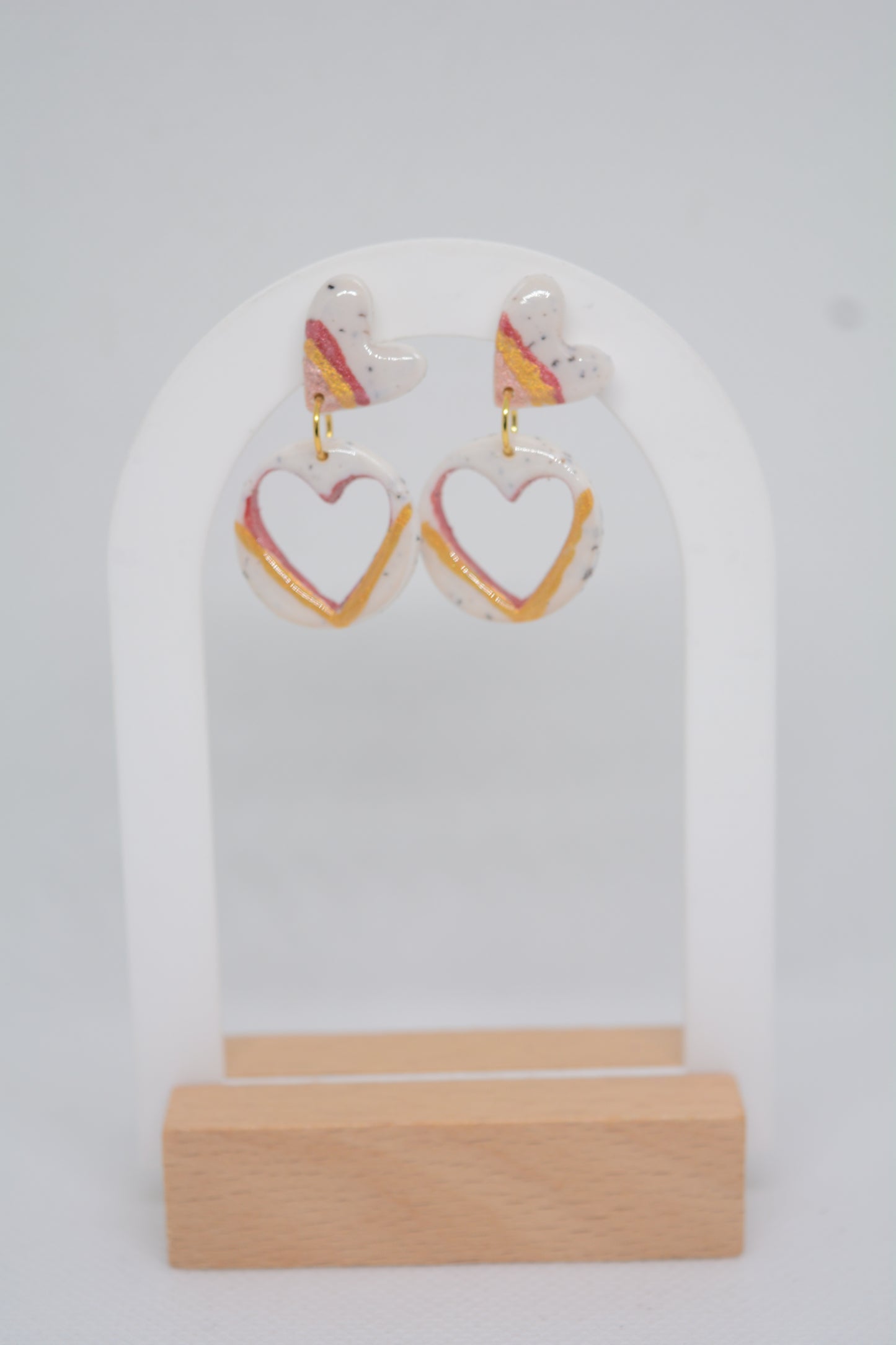 Hartjes oorbellen wit en rood