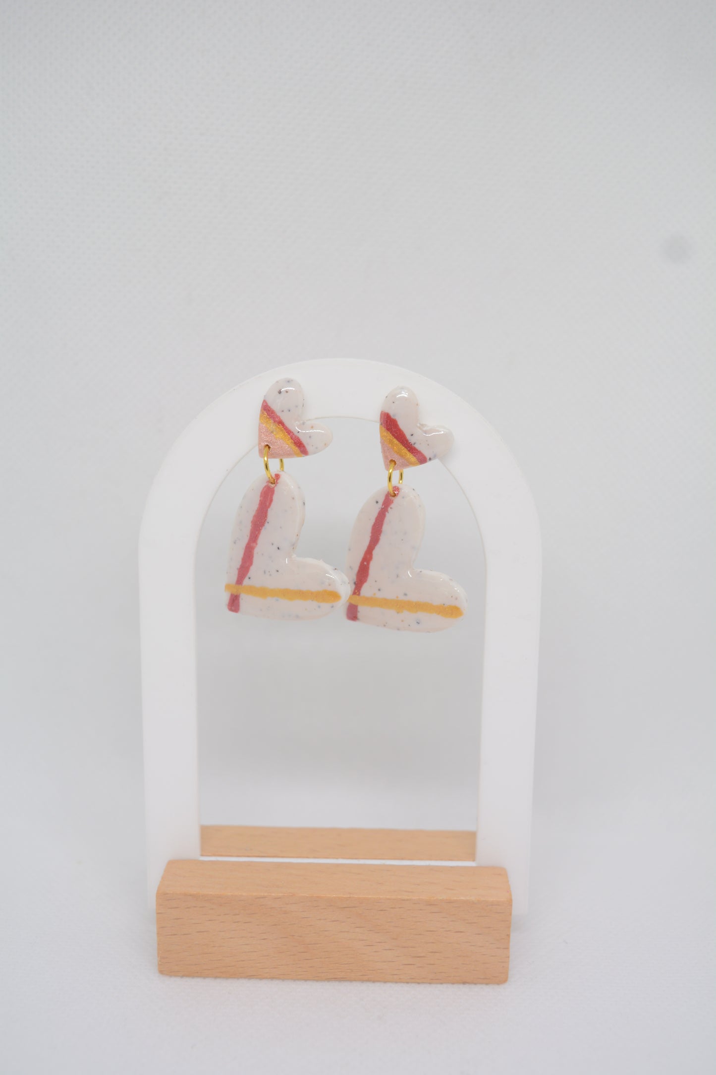 Hartjes oorbellen wit en rood