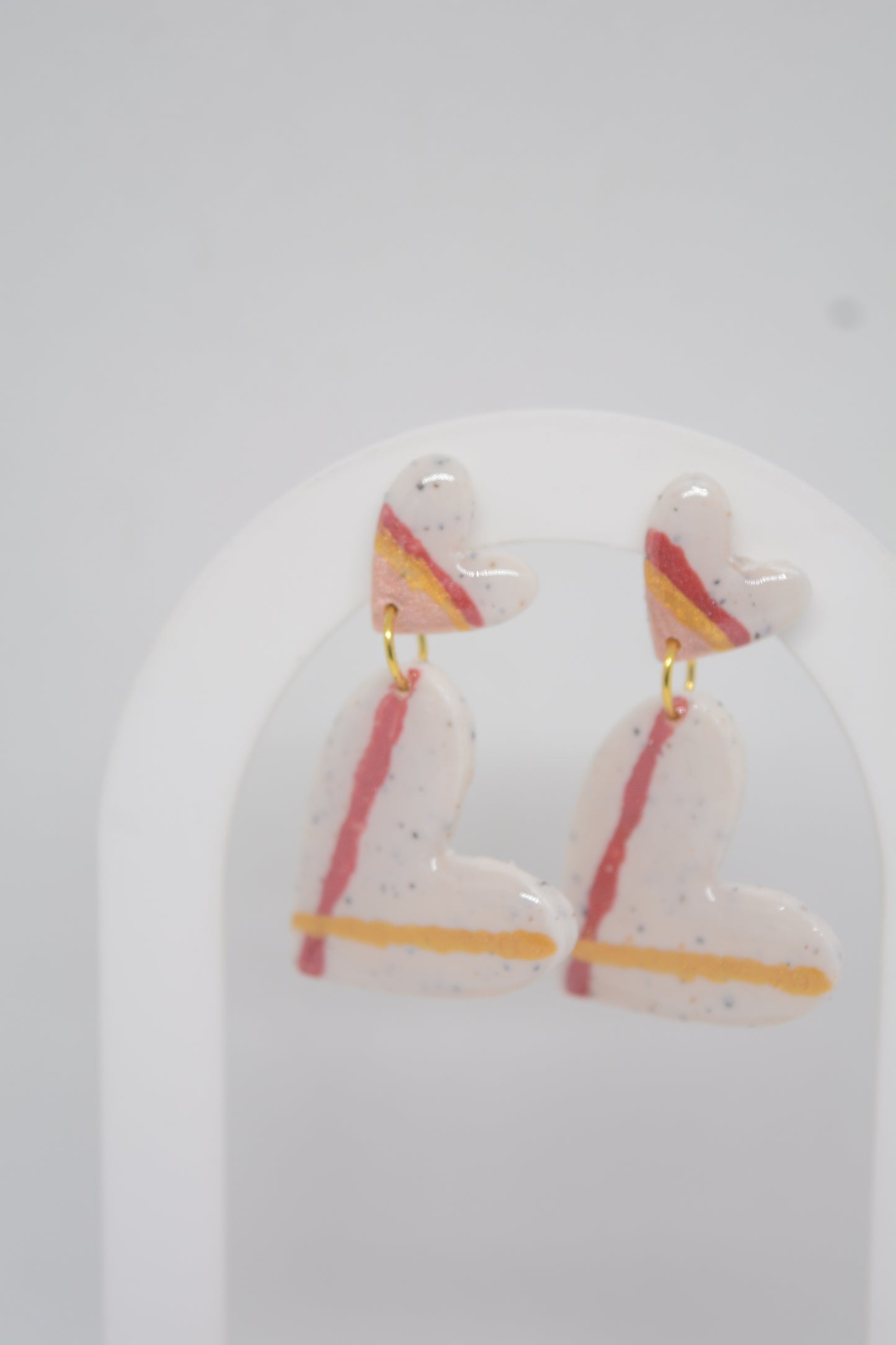 Hartjes oorbellen wit en rood