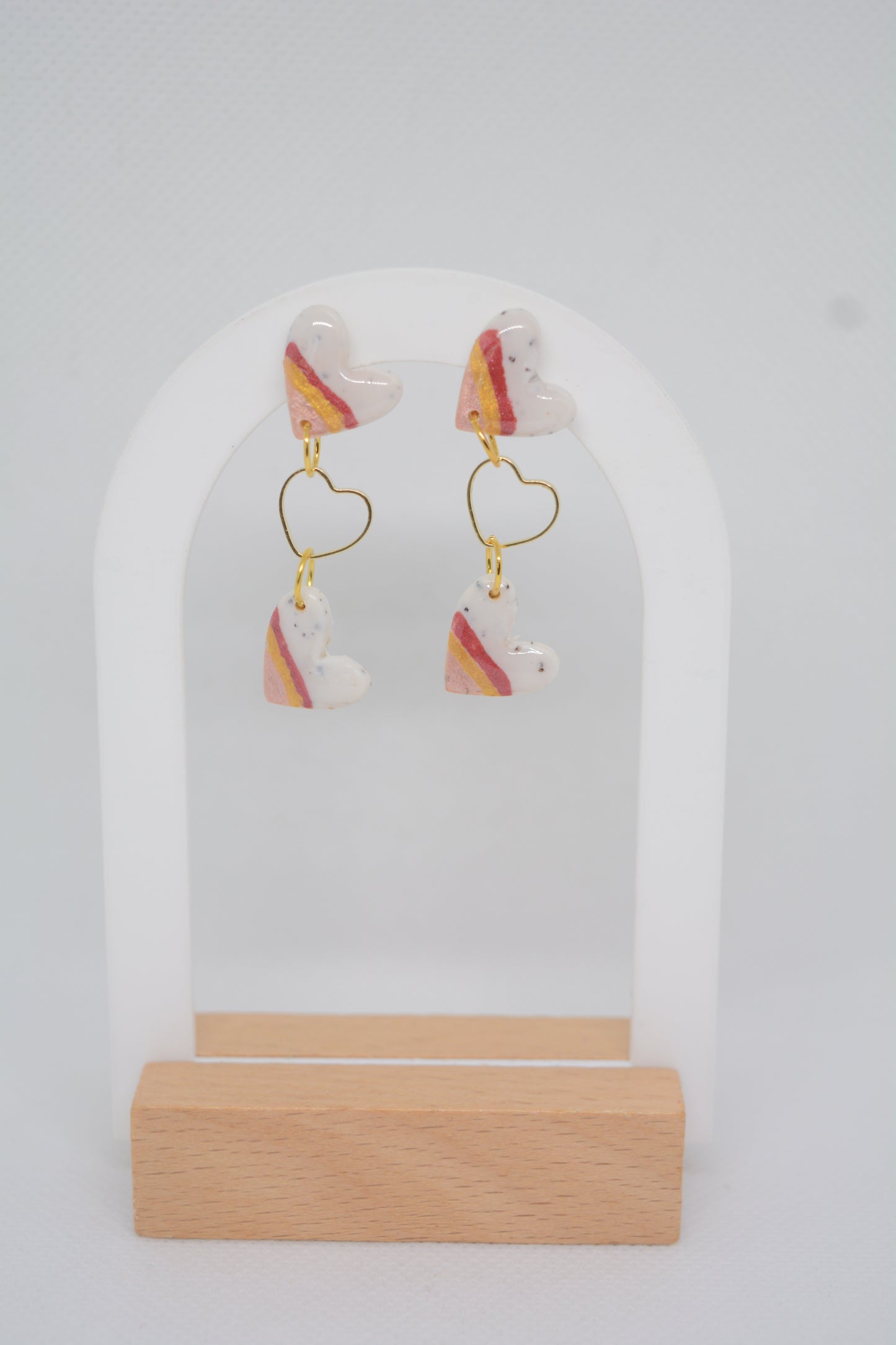 Hartjes oorbellen wit en rood