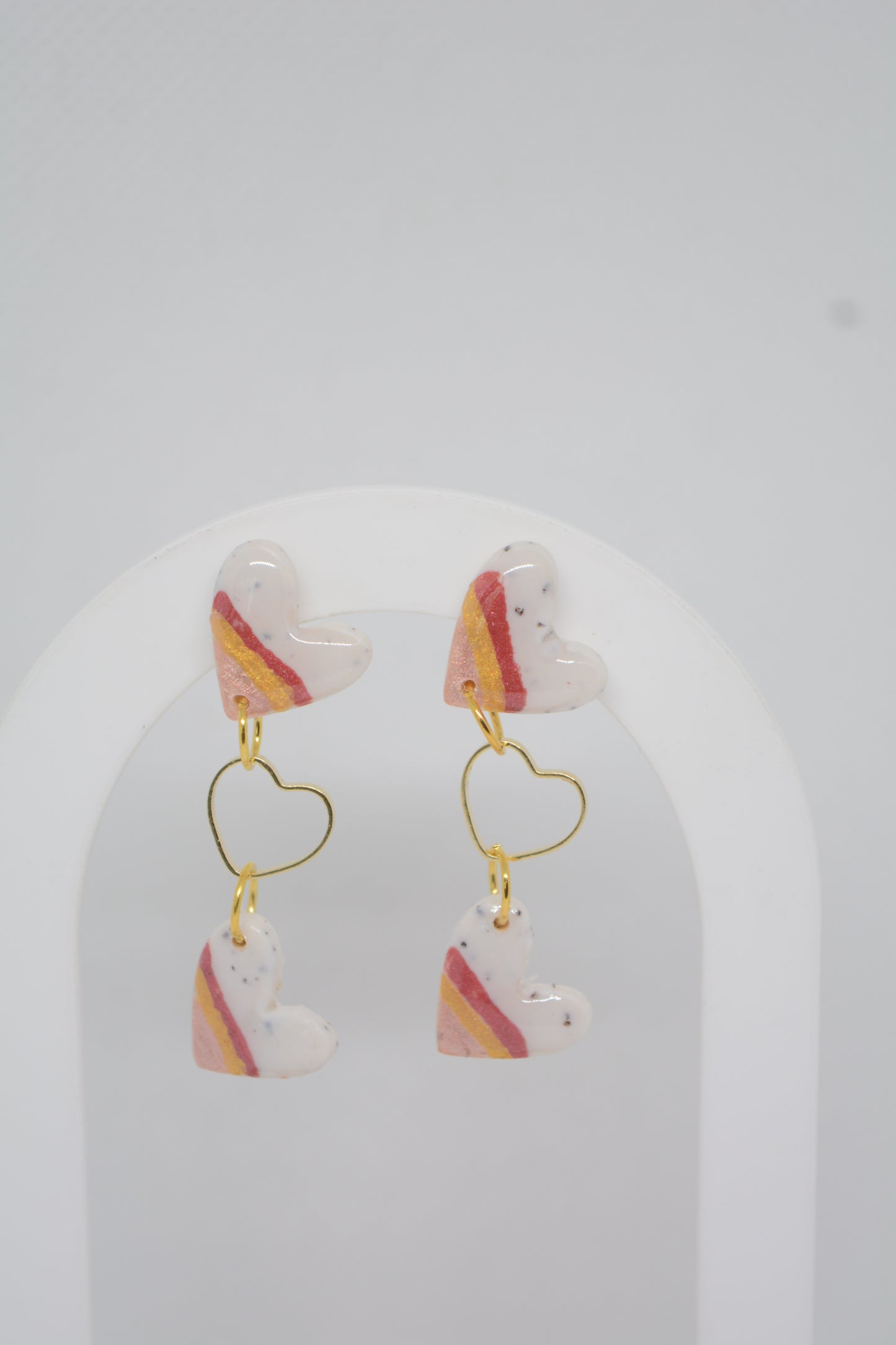 Hartjes oorbellen wit en rood