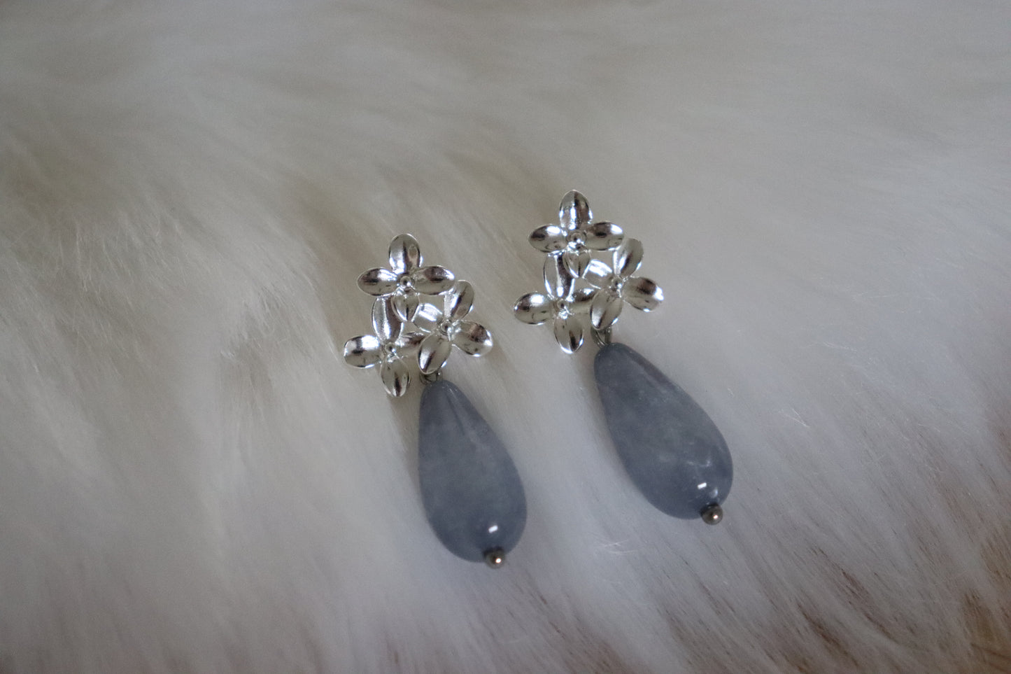 Aurora druppel oorbellen powder blue