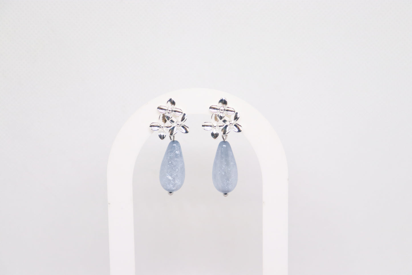 Aurora druppel oorbellen powder blue