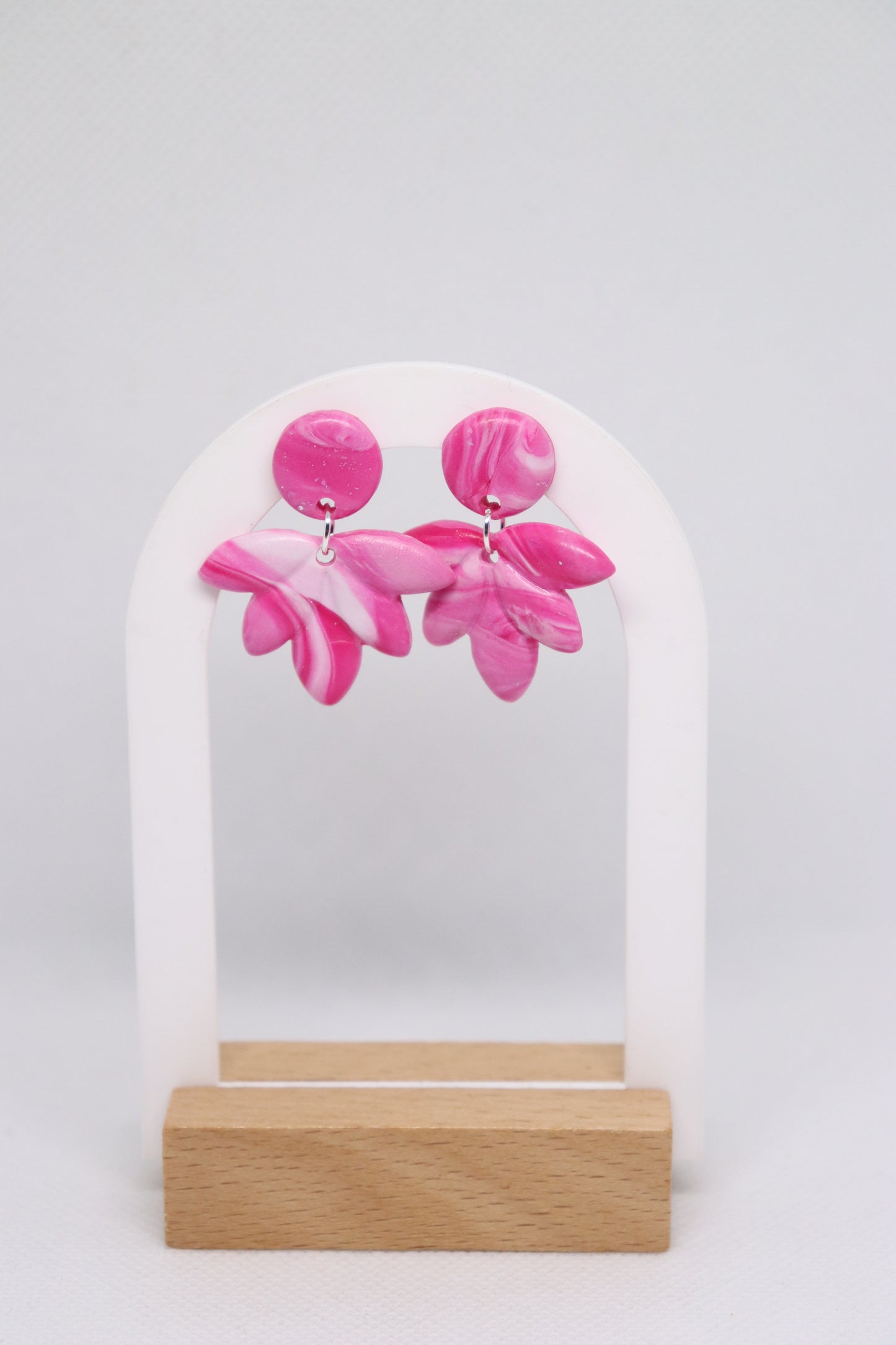 Fuchsia oorbellen Lotus