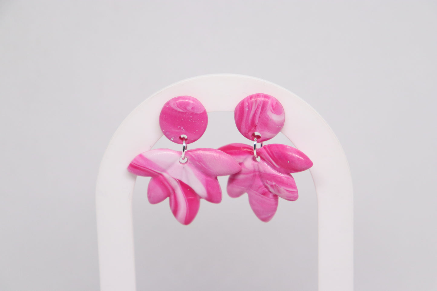 Fuchsia oorbellen Lotus