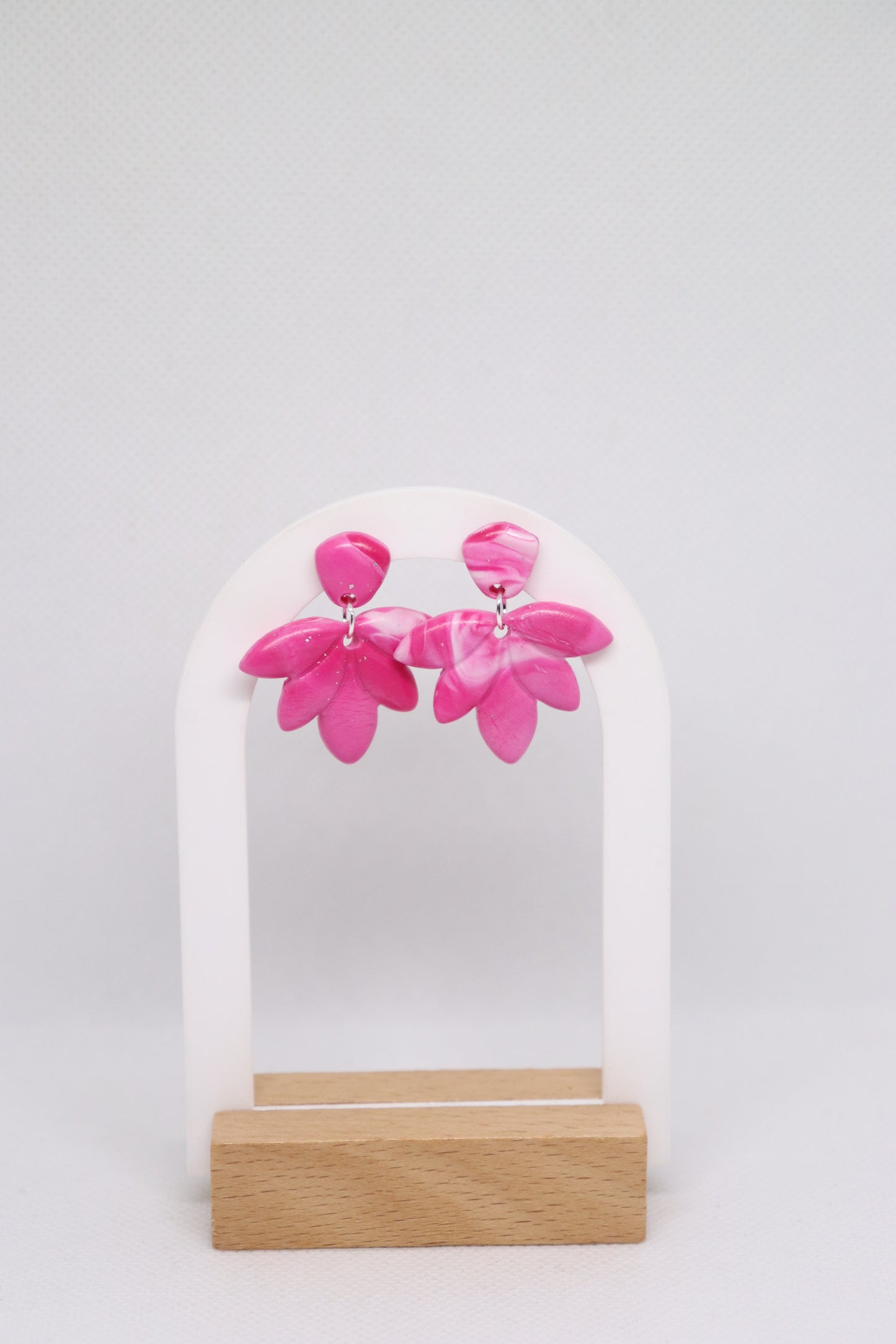 Fuchsia oorbellen lotus