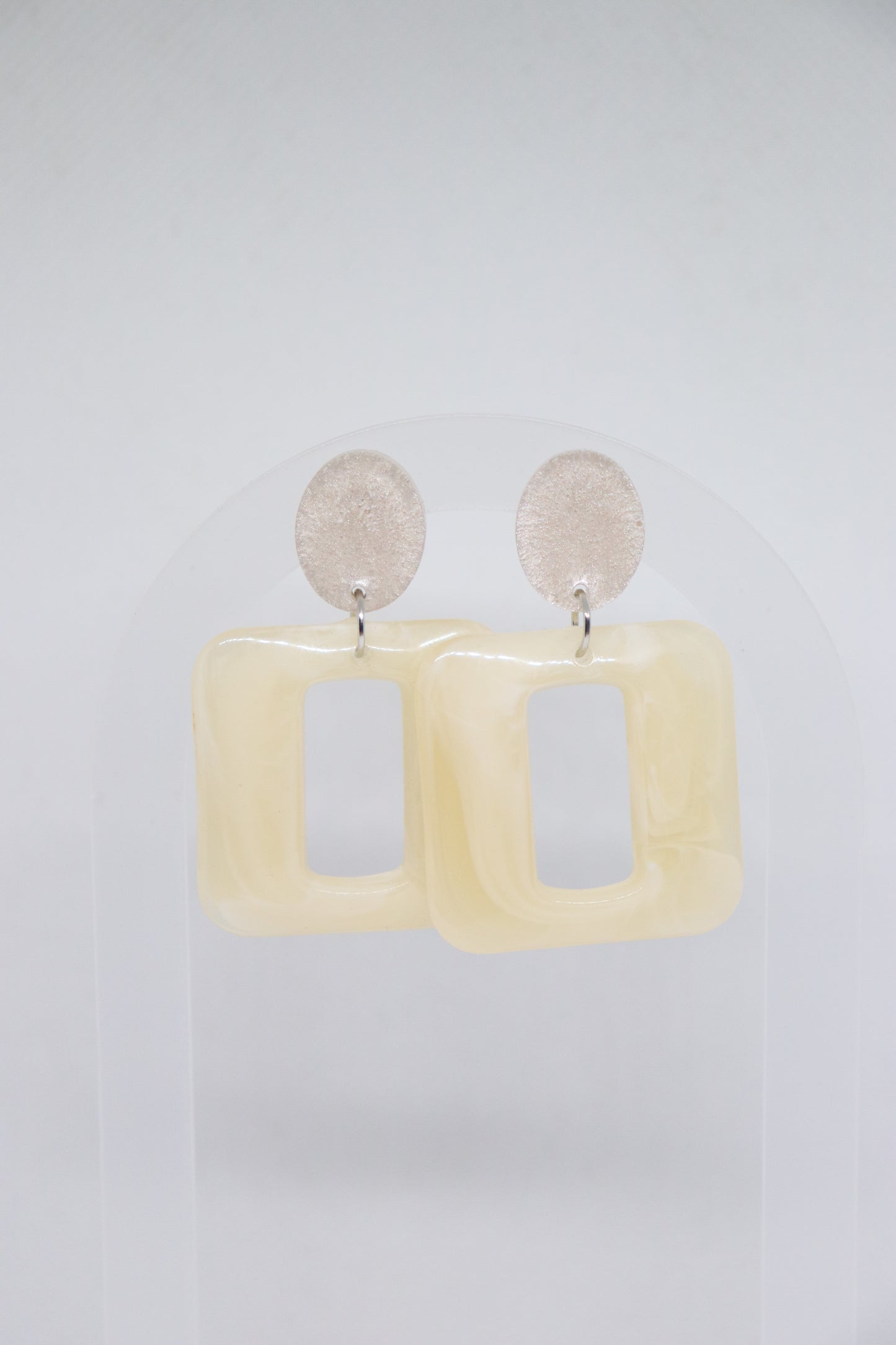 'Lola' vierkante oorbellen Ivoor