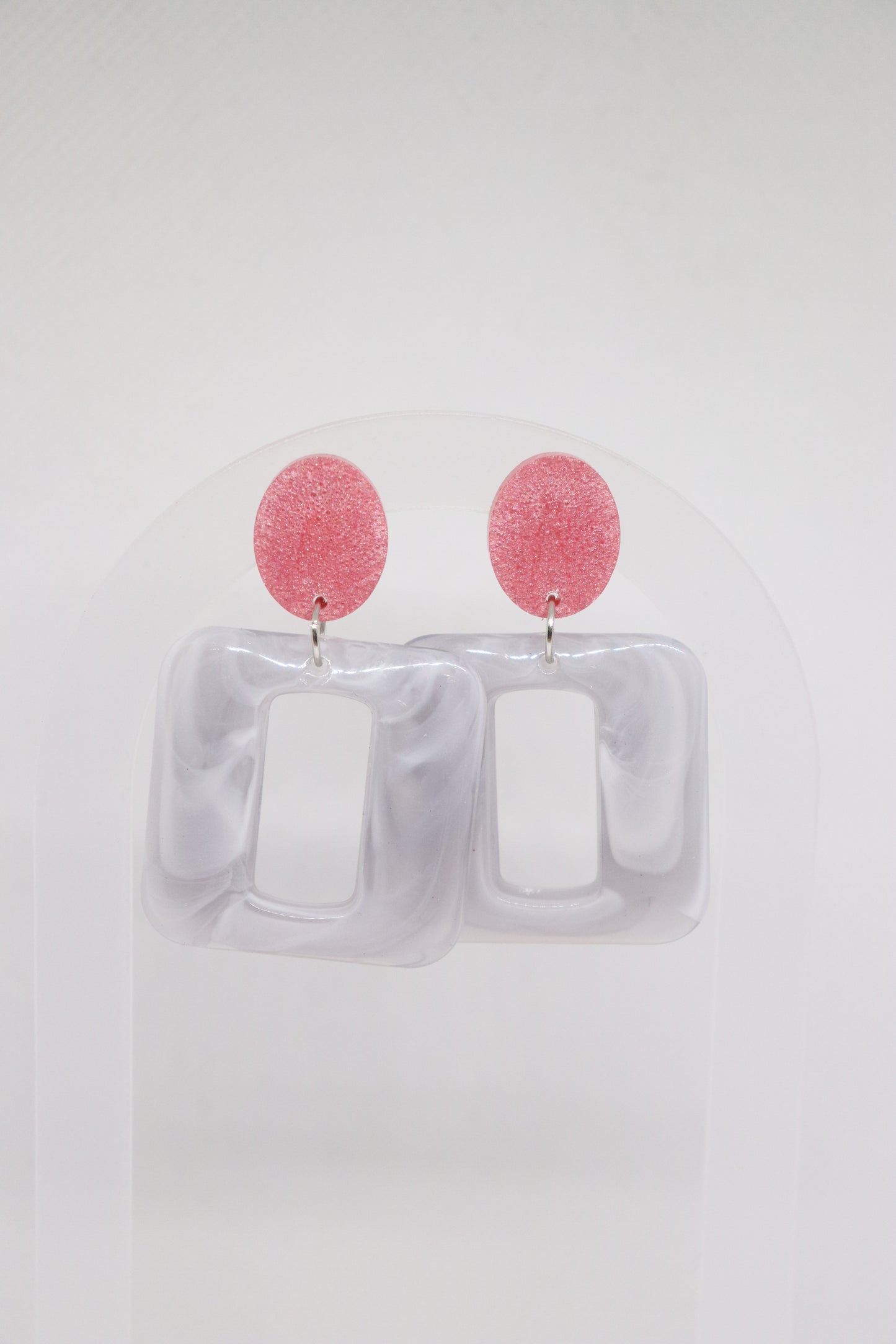 'Lola' vierkante oorbellen Pink gris