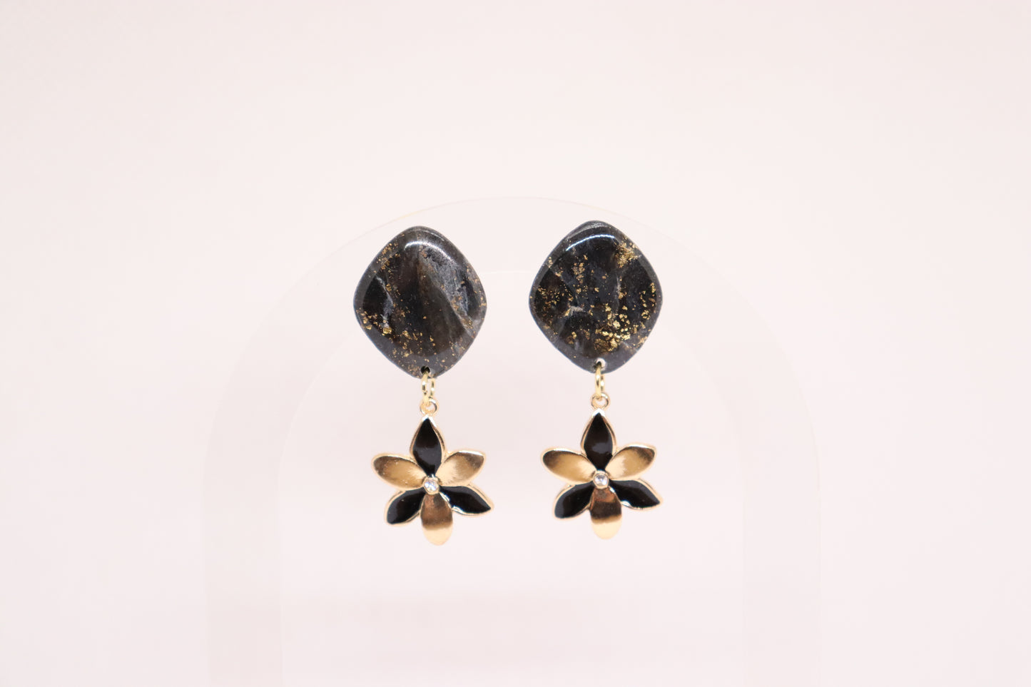 Zwarte oorbellen Gaëlle Flower