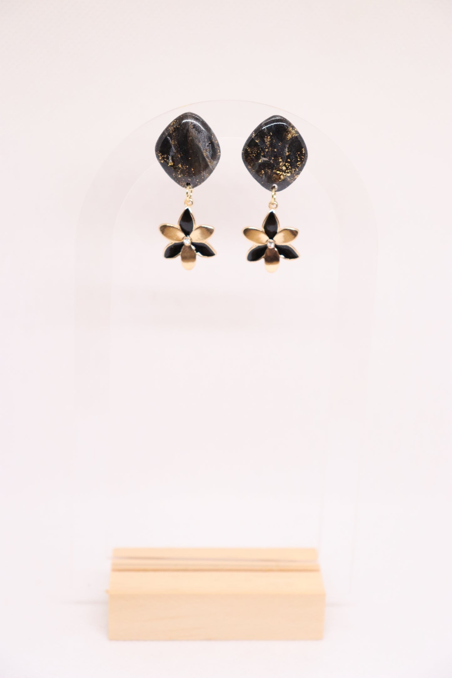 Zwarte oorbellen Gaëlle Flower