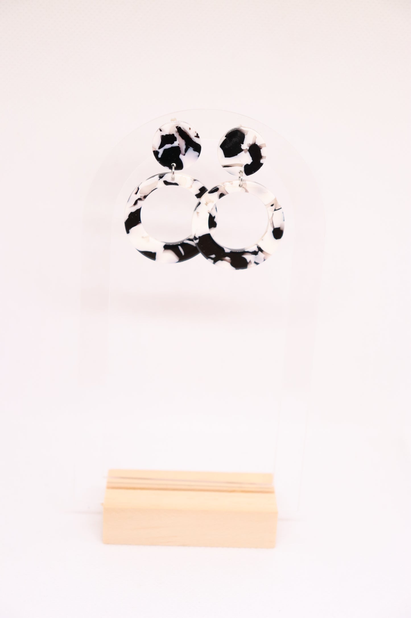 Zwart grijze oorbellen Mora