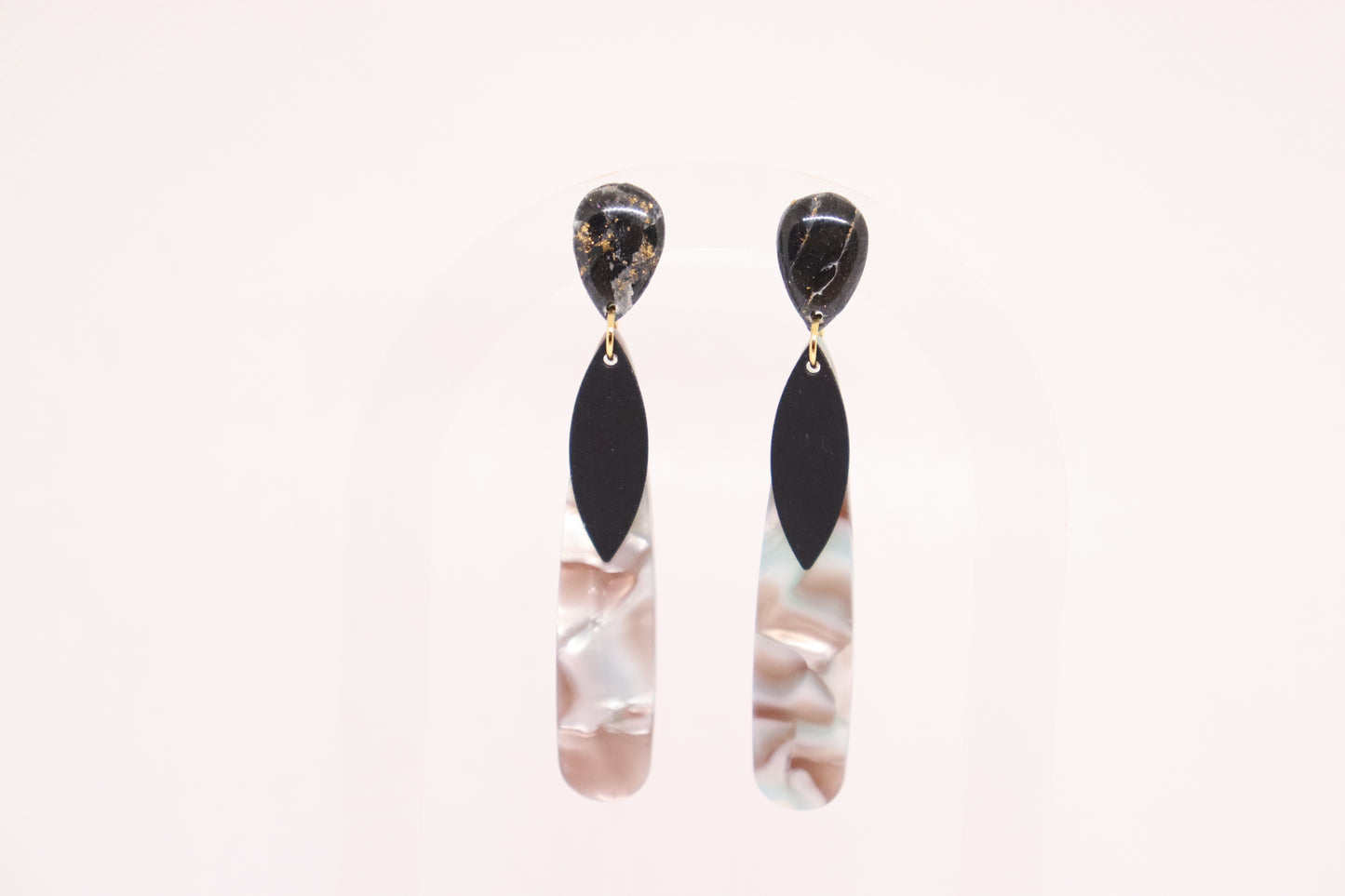 Zwart grijze oorbellen Anastasia