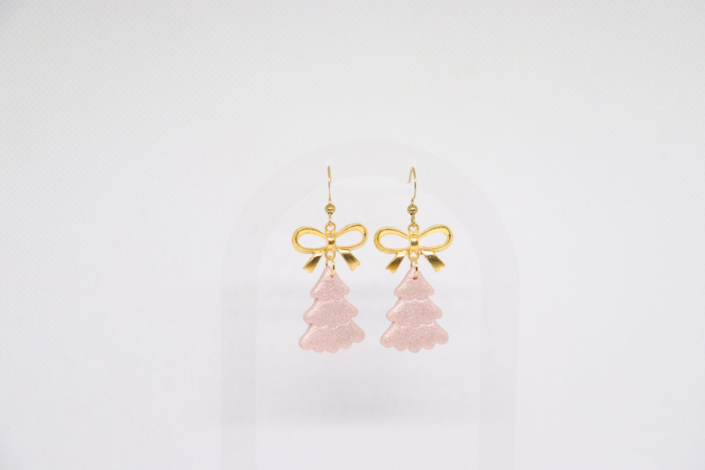 Roze kerstboomoorbellen strik