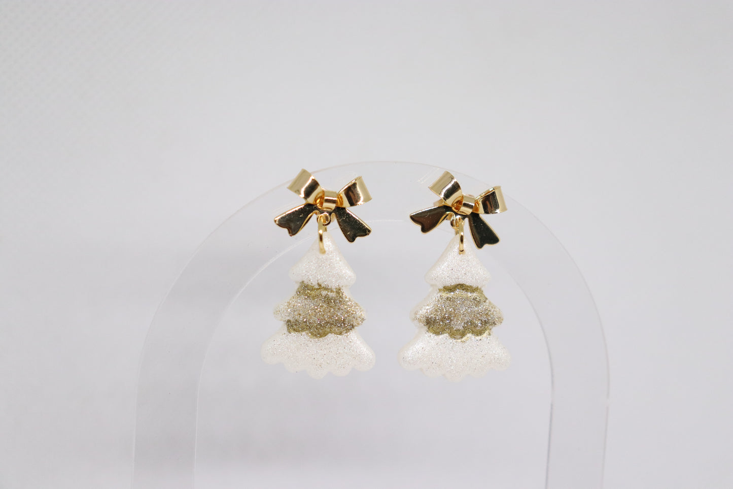 Witte kerstboomoorbellen strik