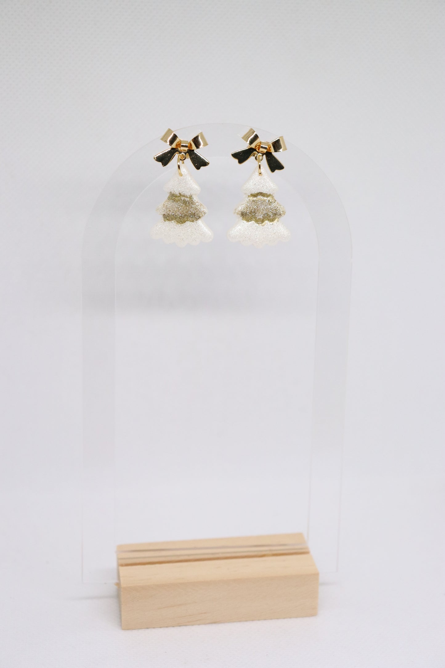 Witte kerstboomoorbellen strik