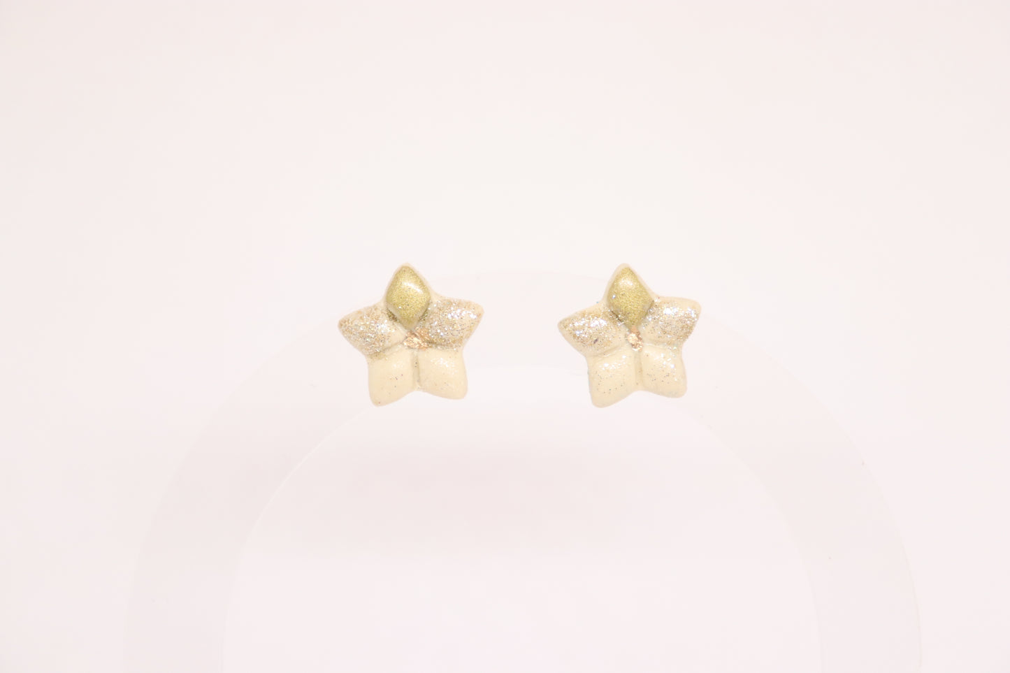 Beige ster studs
