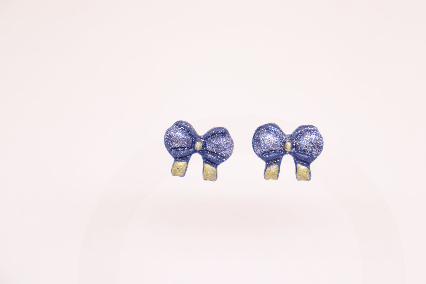 Blauwe strik studs