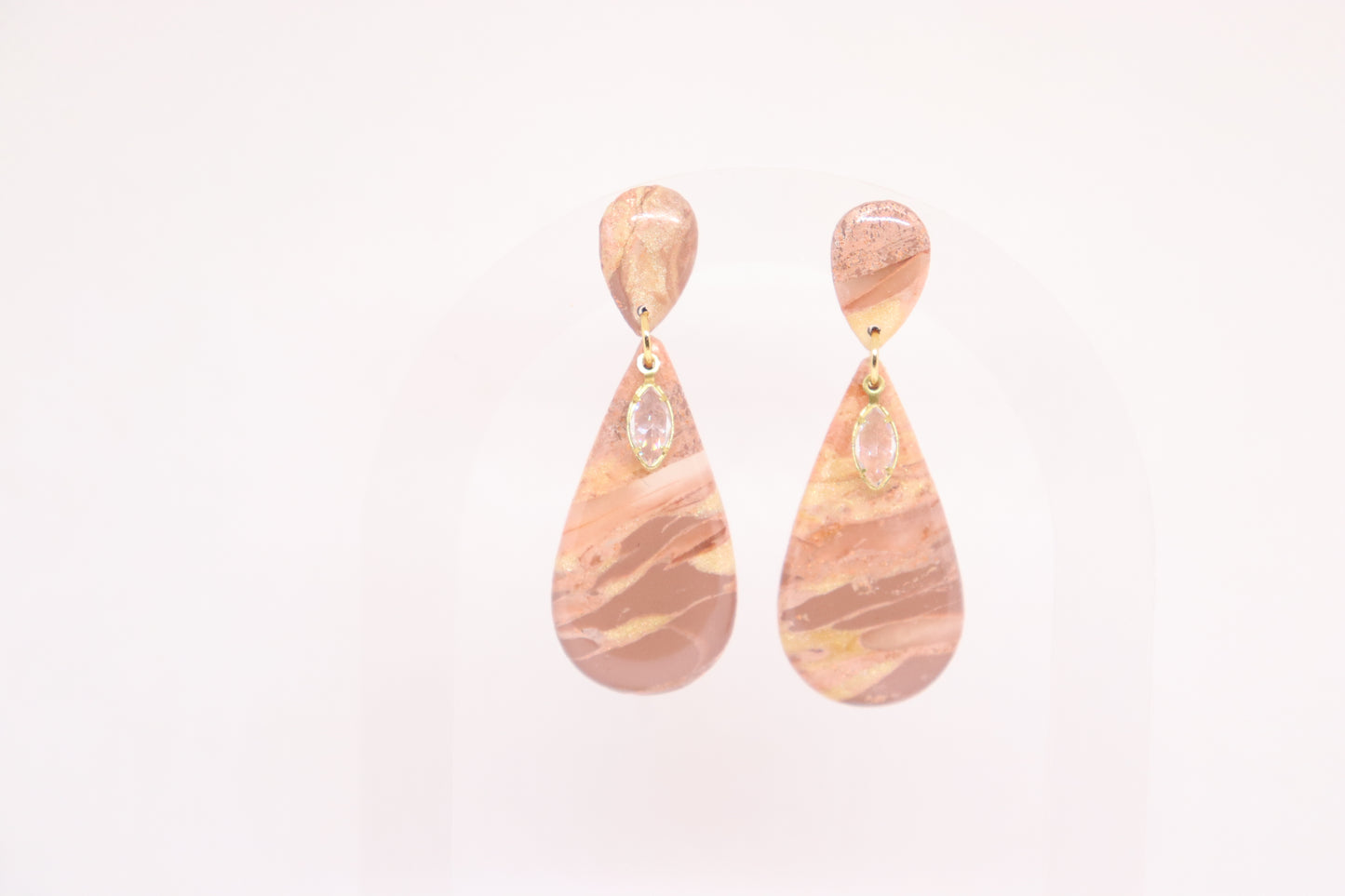 Beige drop oorbellen