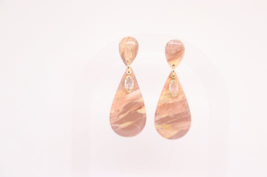 Beige drop oorbellen