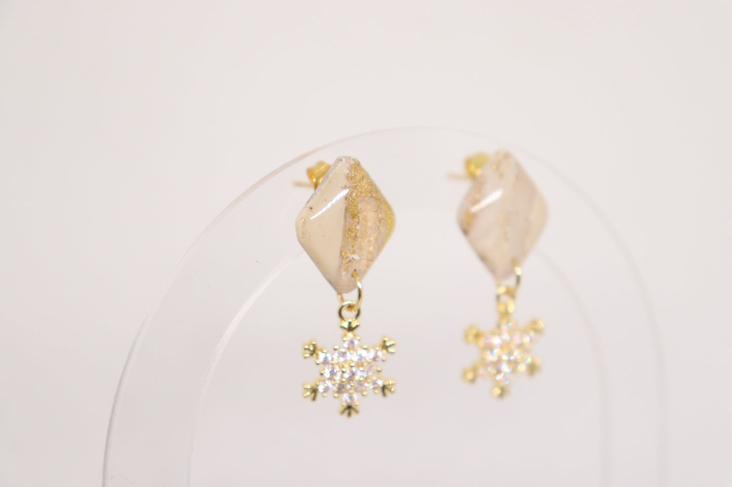 Beige gouden oorbellen Snow