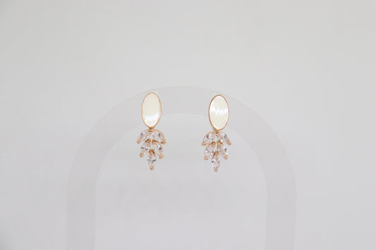 Witte oorbellen Adeline