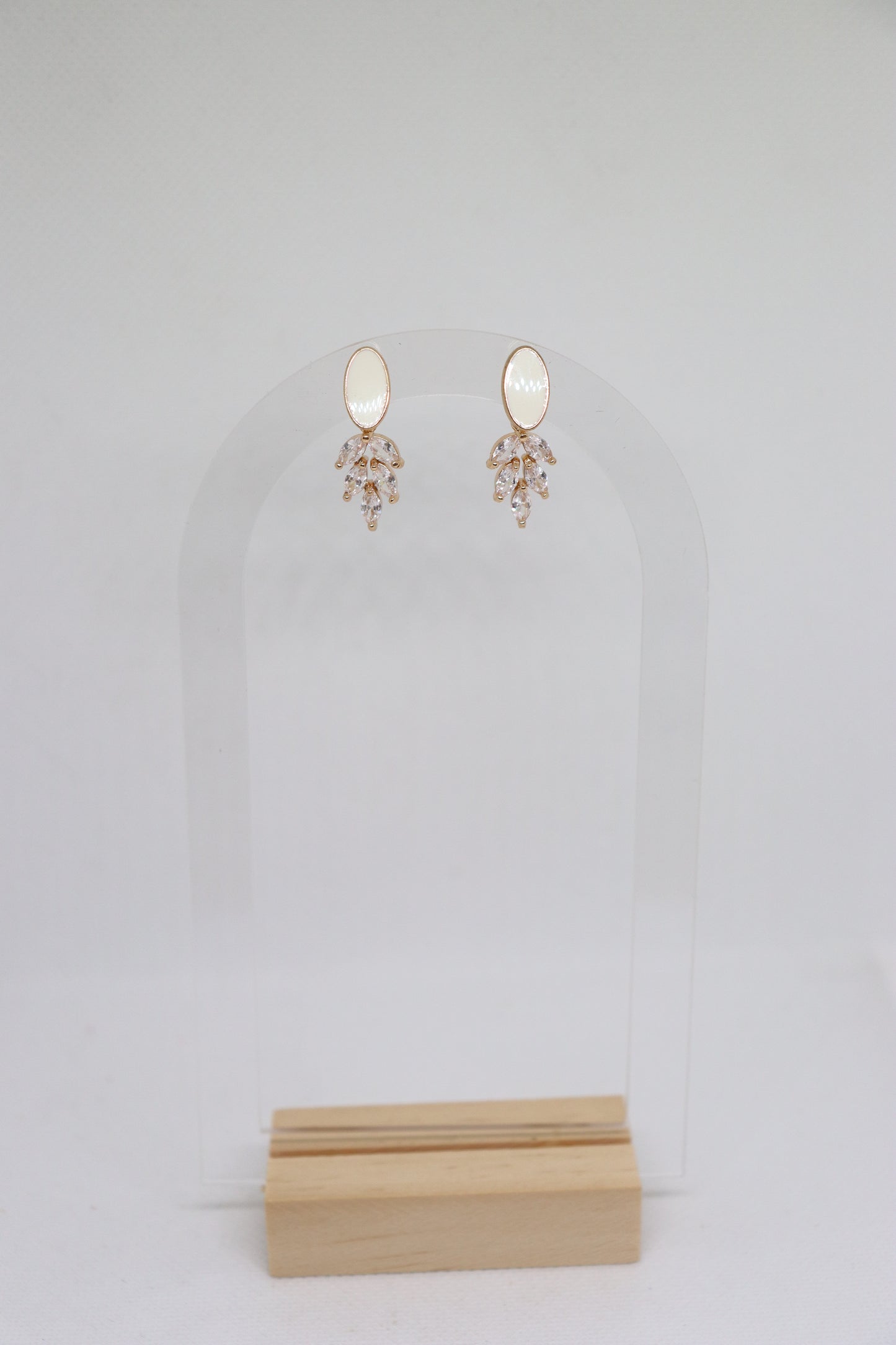 Witte oorbellen Adeline