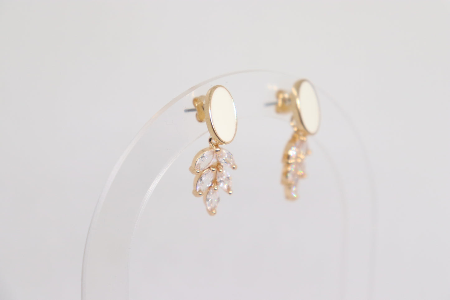 Witte oorbellen Adeline