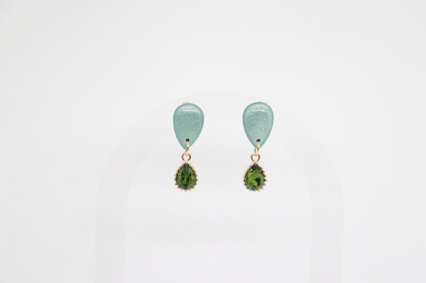 Groene oorbellen ruby