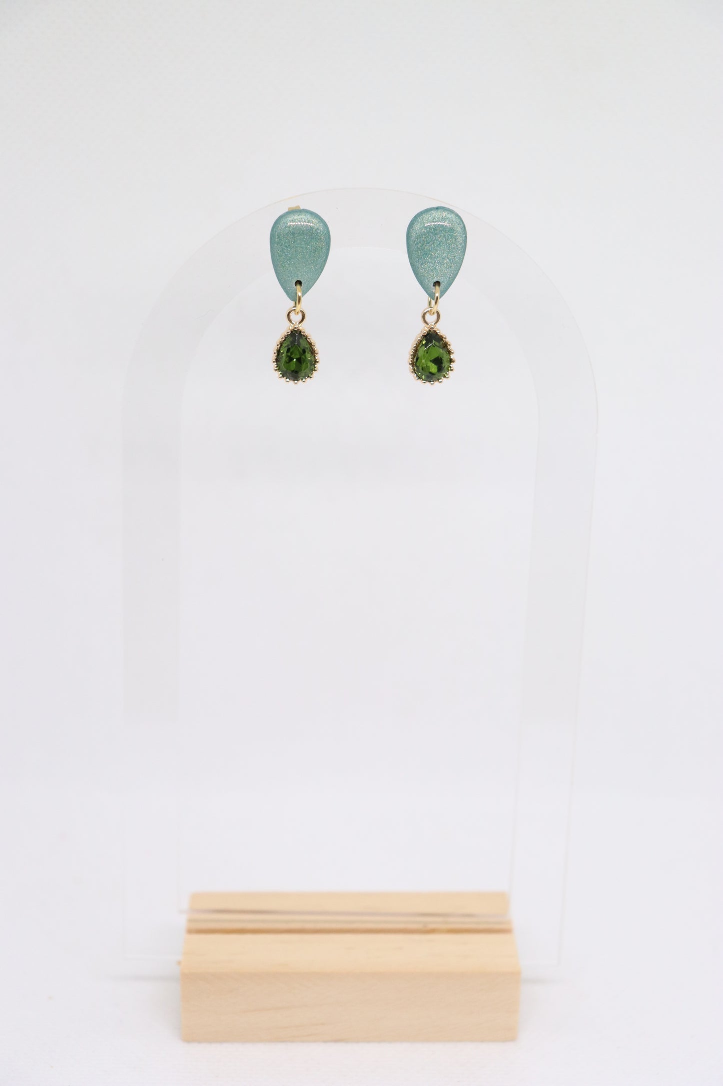 Groene oorbellen ruby