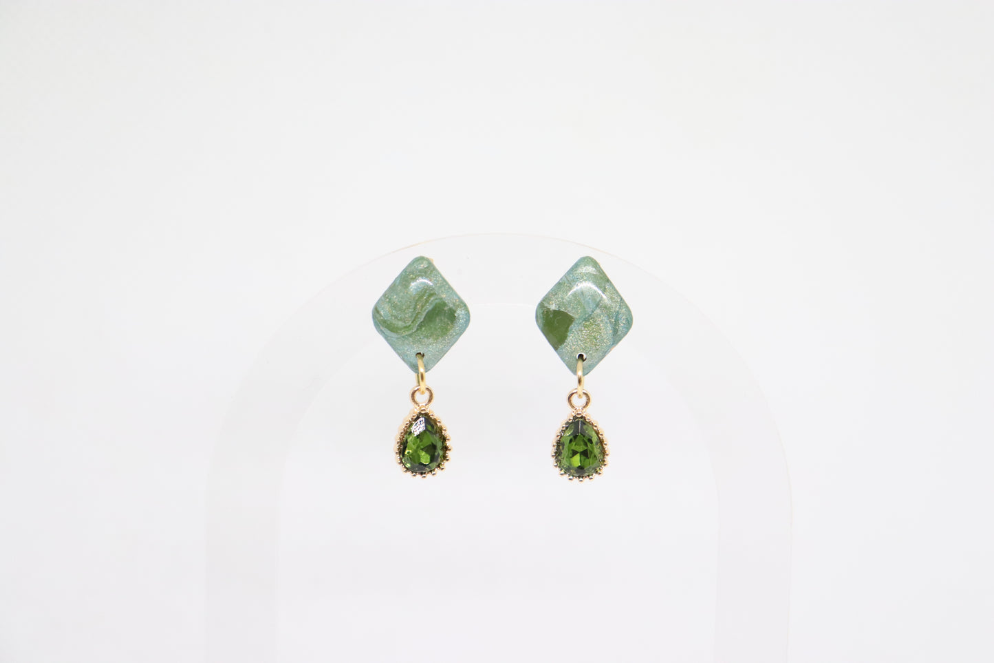 Groene oorbellen Ruby