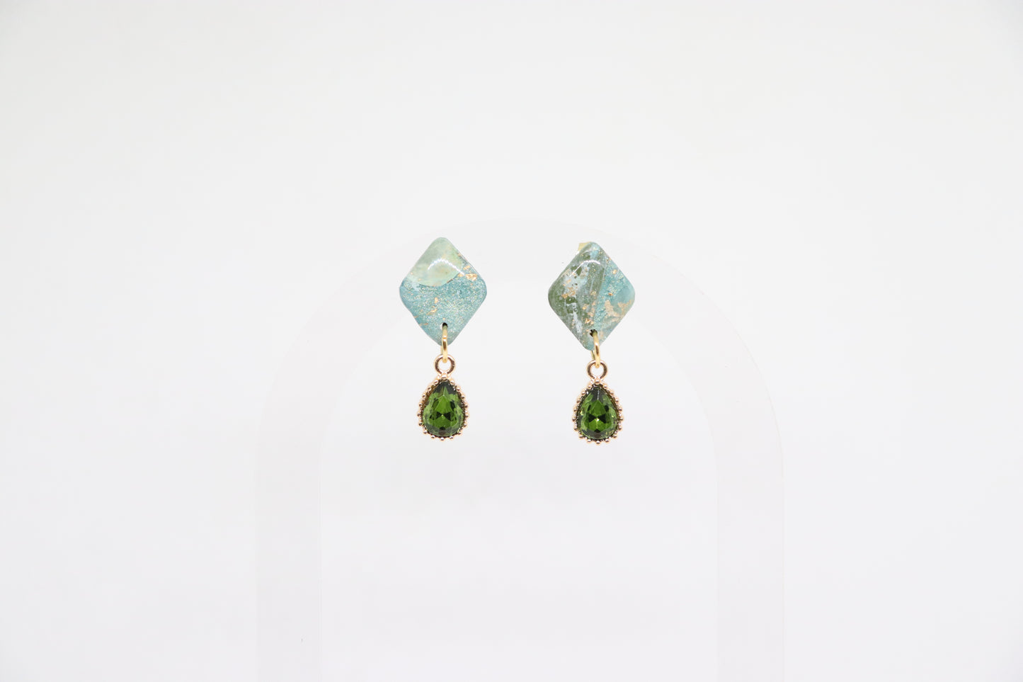 Groene oorbellen Ruby