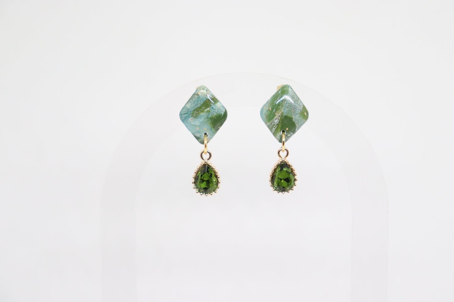 Groene oorbellen Ruby