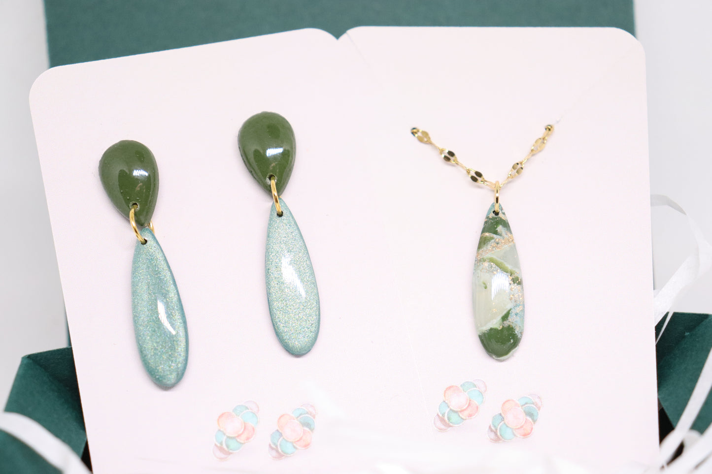 Set groene halsketting en oorbellen Natasha