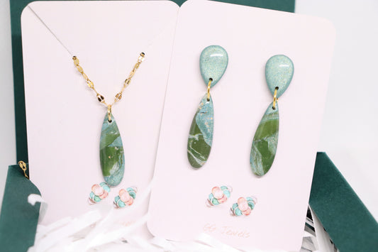 Set groene oorbellen en ketting Natasha