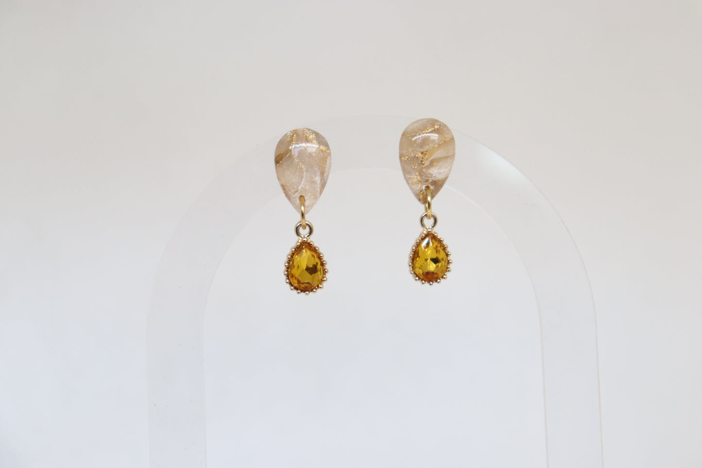 Beige oorbellen Ruby