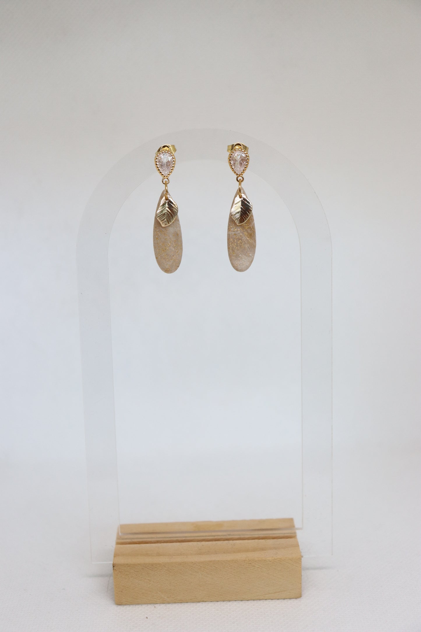 'armani' oorbellen beige