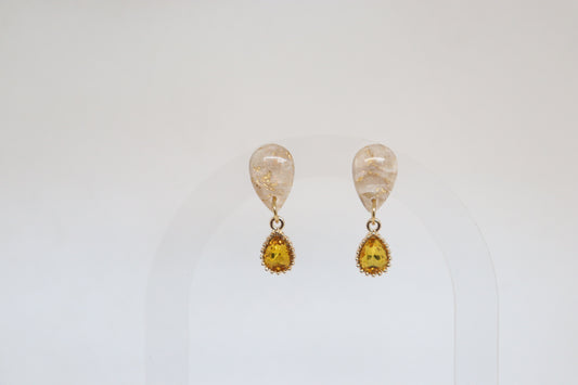 Ruby oorbellen beige