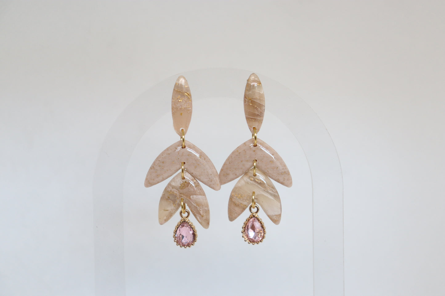 Aurélie oorbellen beige met roze